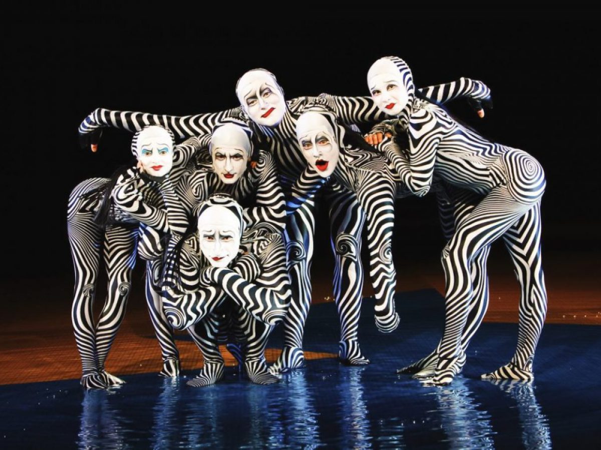 Цирк. Цифровой цирк арт. Бродячий цирк. Pomni amazing digital circus. Caine the amazing digital circus.